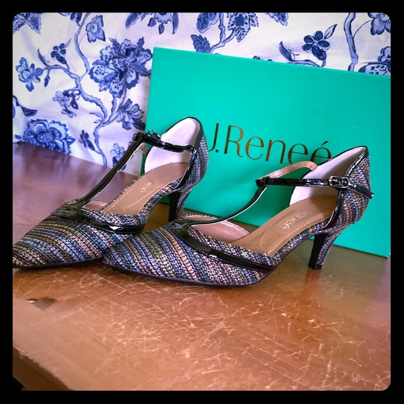 New Black small heels! - Picture 1 of 2